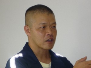 出版のプロセスを説明する天谷社長