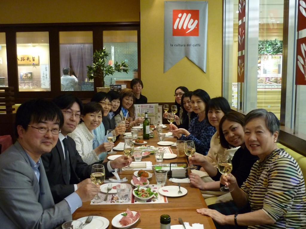 懇親会で（今回は「トラットリア　ノリータ」でした