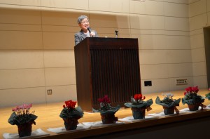 3講評＜舞台にあるお花は出演者へのプレゼント＞