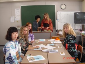 短期留学の時：浴衣を着たり、お茶を立ててみたり・・・。