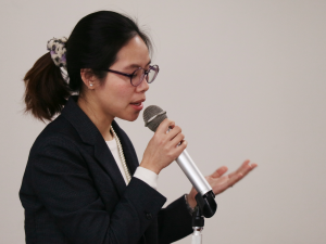 スピーチをするアインさん