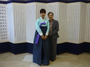 チェさんと一緒に（２年前の書芸展で）