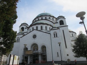 聖サバ教会は、１９３５年に建設が始まりましたが、戦争などによって中断され、今もまだ建設中です。