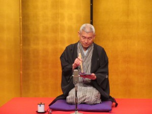 手ぬぐいと扇子の使い方（文を書く）