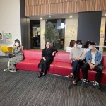 撮影前にくつろぐマリアさん